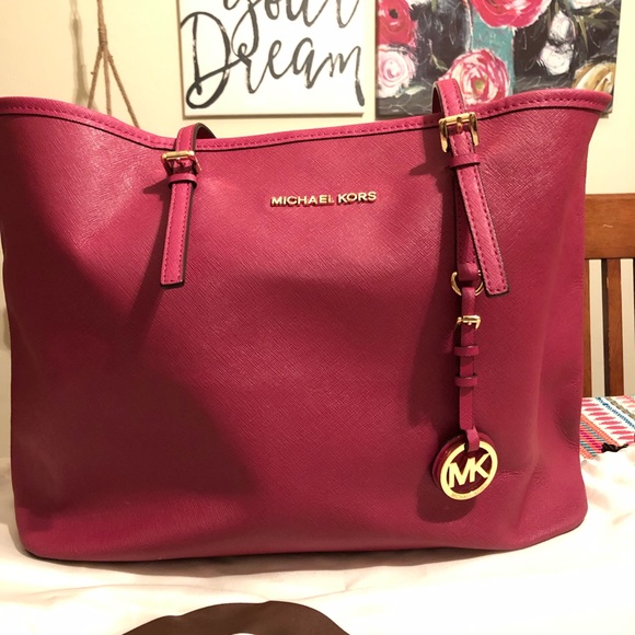 Michael Kors Jet Set Leather Travel Tote - Picture 8 of 8